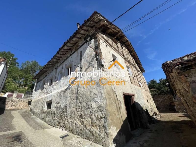 Foto 214206b5-c864-4500-9a59-deaccb513987. Casa casona de tres plantas de 170 m2 cu en Ojacastro