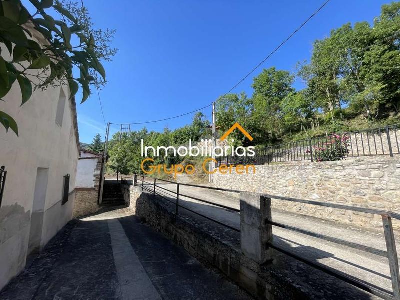 Foto fd1c7f0c-3e98-418a-bfa3-91675eadc883. Casa casona de tres plantas de 170 m2 cu en Ojacastro