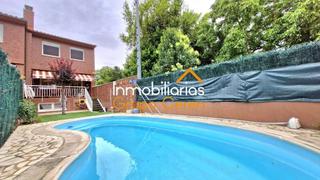 Casa adossada  Calle jardines. En casalarreina coqueto adosado con piscina privada
