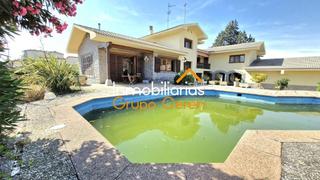 Xalet  Calle gonzalo de berceo. Descubre tu próximo hogar en este espectacular chalet individual