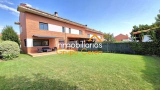 Casa adossada a Cirueña. Descubre tu nuevo hogar en un entorno de ensueño, y ven a descub