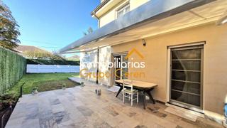 Casa adossada a Anguciana. En anguciana, descubre el hogar de tus sueños en este encantador
