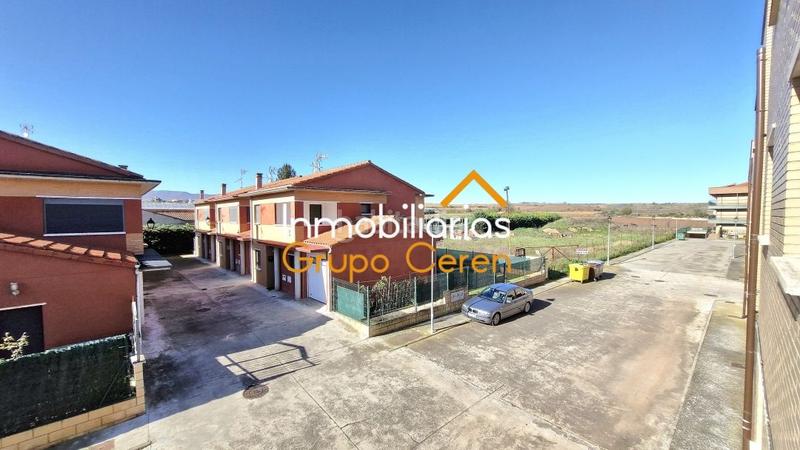 Foto 18e2de63-5d3a-4227-9e68-8a81a04caa99. Casa adossada amb calefacció aparcament a Alesanco