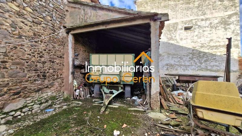 Foto a8e3621e-2dd0-4665-9986-edc70071d75d. Casa amb calefacció aparcament a Cirueña