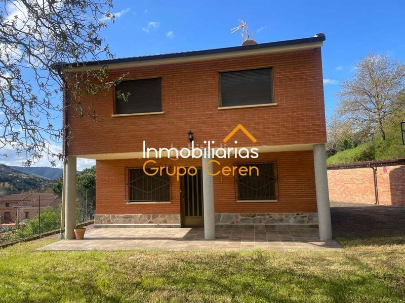 Foto 03e6695b-c31c-41ca-9b27-8d32276ad74a. Haus mit heizung parking in Santurdejo