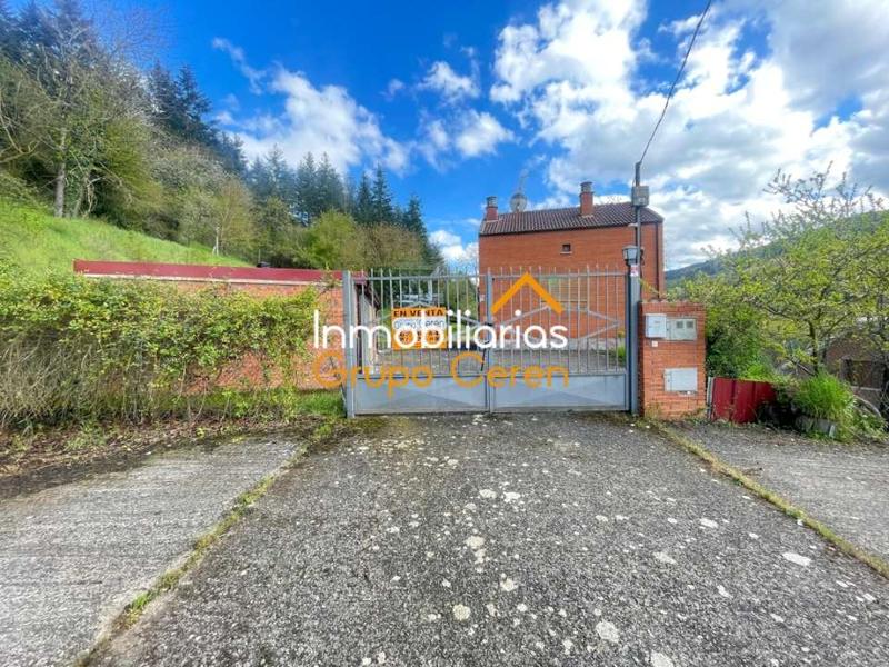 Foto 0fb14913-2be6-45e3-87ee-1dcdccd4cdb7. Haus mit heizung parking in Santurdejo