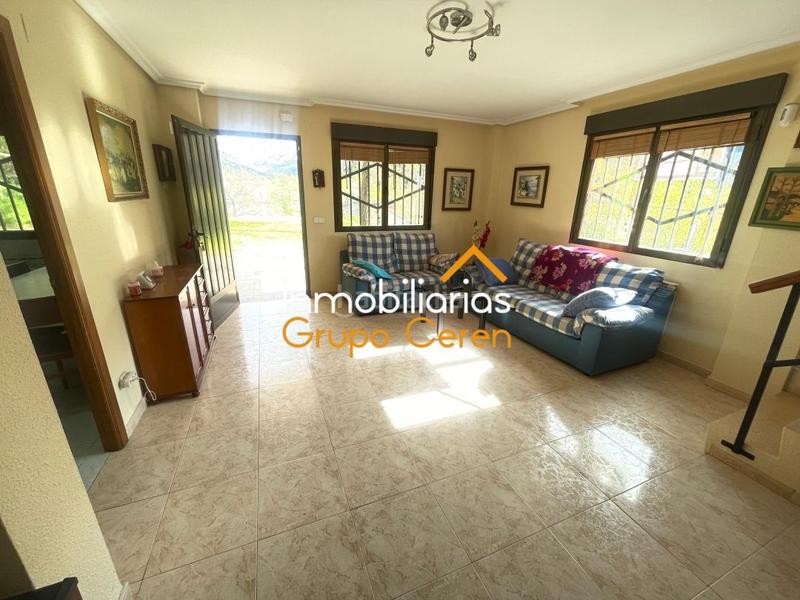 Foto 13646a93-54bb-4130-a9cf-f86eec3026de. Haus mit heizung parking in Santurdejo