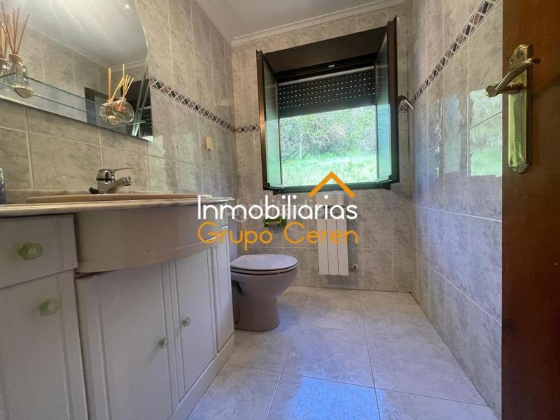 Foto 185bffd4-fdec-464d-9c14-b7020d7d9954. Haus mit heizung parking in Santurdejo