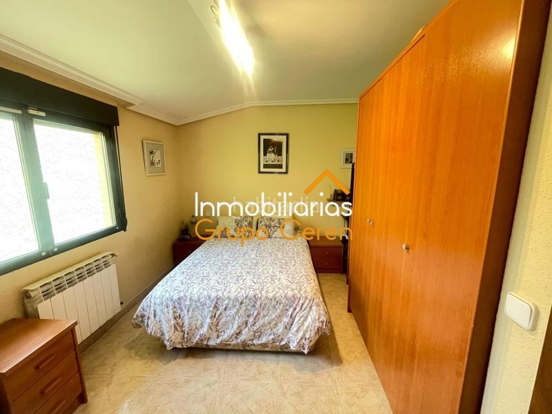 Foto 45f5bda2-cdd1-4325-9ac5-a9196eb7eab6. Haus mit heizung parking in Santurdejo