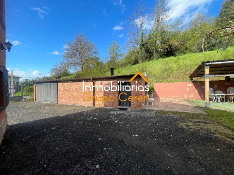 Foto 583231b0-108e-46d8-823e-3cce2279ee6a. Haus mit heizung parking in Santurdejo