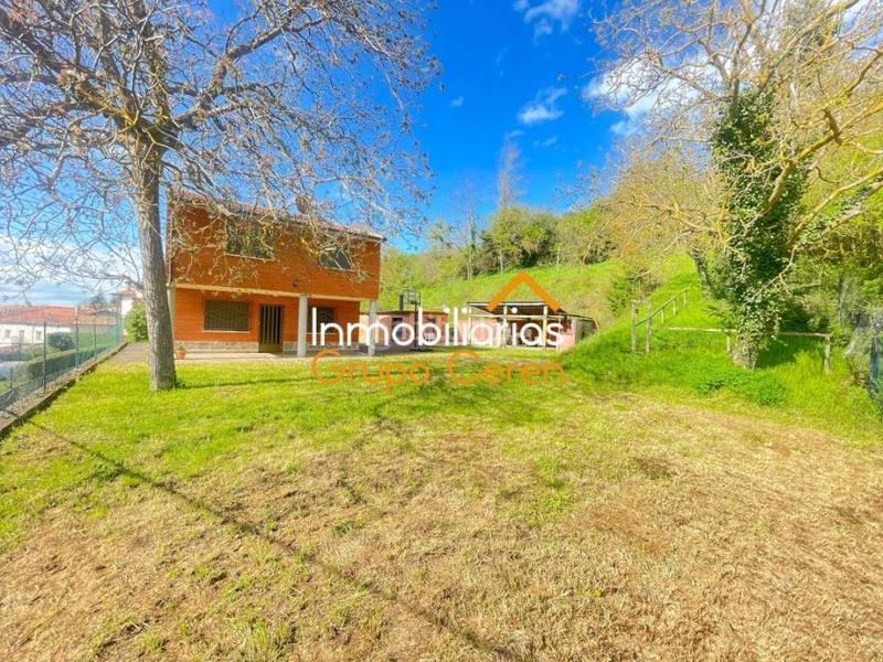 Foto 622e1e3a-63c8-48f4-81ea-648d1ff2d37c. Haus mit heizung parking in Santurdejo