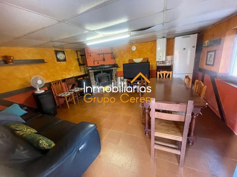 Foto 633e2a83-9a9b-4a19-8129-56198e8279dd. Haus mit heizung parking in Santurdejo