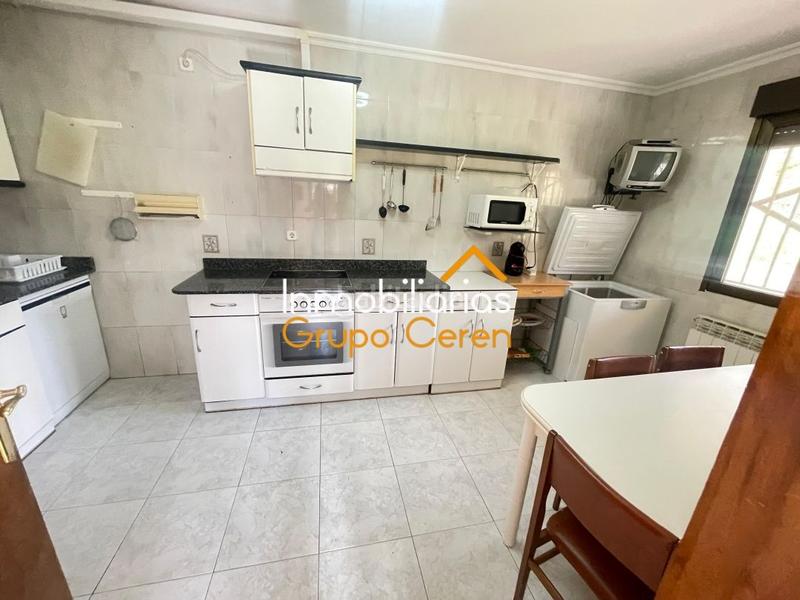 Foto b7324282-e5bb-45a6-9ac2-9dd028201a14. Haus mit heizung parking in Santurdejo