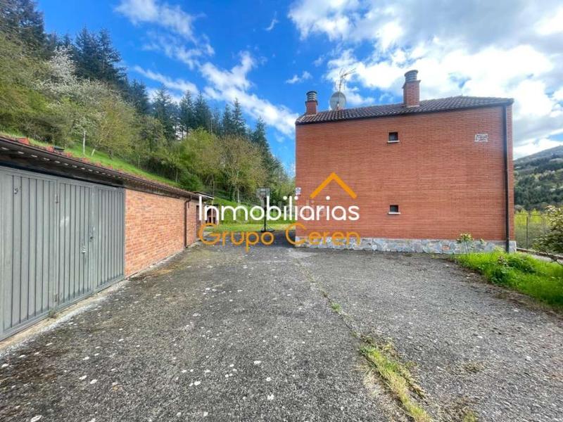 Foto f2ba587e-d73b-4e80-9ae1-7d7a8efca0e6. Haus mit heizung parking in Santurdejo