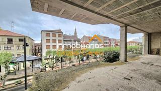 Edificio en Santo Domingo de la Calzada. Edificio en primera linea de calle ideal para uso residencial o