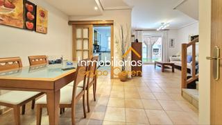 Maison jumelée à Alesanco. En alesanco adosado en esquina,  una localidad perfecta vivir de