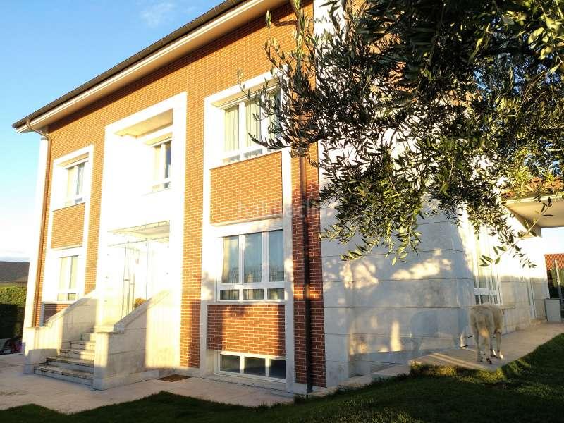 Foto 3d37d163-cfae-4184-958a-b9b98e2b793a. Chalet impresionante chalet de lujo en el paseo de la carrera en Santo Domingo de la Calzada