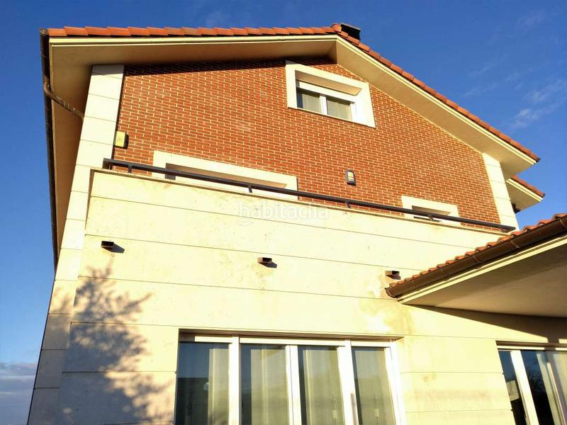 Foto 7a0c4956-fbbf-4d1f-8a6b-f039f406ae4d. Chalet impresionante chalet de lujo en el paseo de la carrera en Santo Domingo de la Calzada
