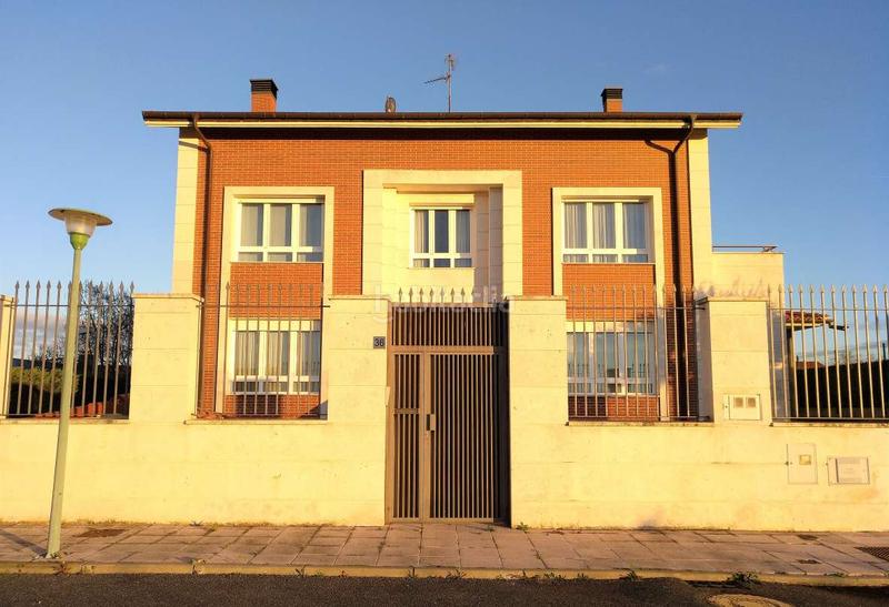 Foto 91aaedb2-e6ca-4a24-9ec8-870aca625d9f. Chalet impresionante chalet de lujo en el paseo de la carrera en Santo Domingo de la Calzada