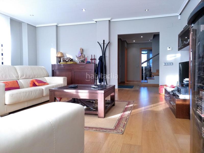 Foto a3d076f7-656f-4523-a80e-161fc2f633b3. Chalet impresionante chalet de lujo en el paseo de la carrera en Santo Domingo de la Calzada