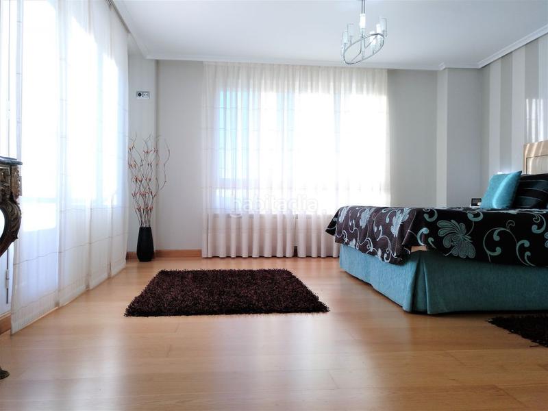 Foto aaf9137e-73e7-4f35-8bd1-92666c6b593d. Chalet impresionante chalet de lujo en el paseo de la carrera en Santo Domingo de la Calzada