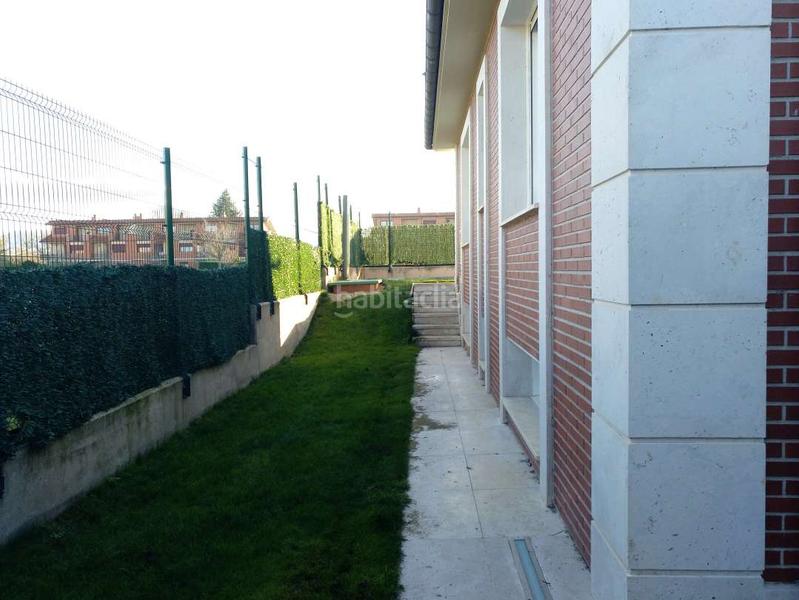 Foto b3b140ad-2e4e-48e6-8546-118e943fe7fc. Chalet impresionante chalet de lujo en el paseo de la carrera en Santo Domingo de la Calzada