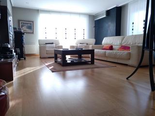 Xalet a Santo Domingo de la Calzada. Impresionante chalet de lujo en el paseo de la carrera