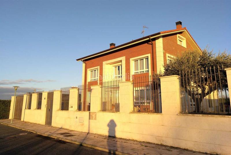 Foto d5a97805-b204-4eaa-af7c-719682436856. Chalet impresionante chalet de lujo en el paseo de la carrera en Santo Domingo de la Calzada