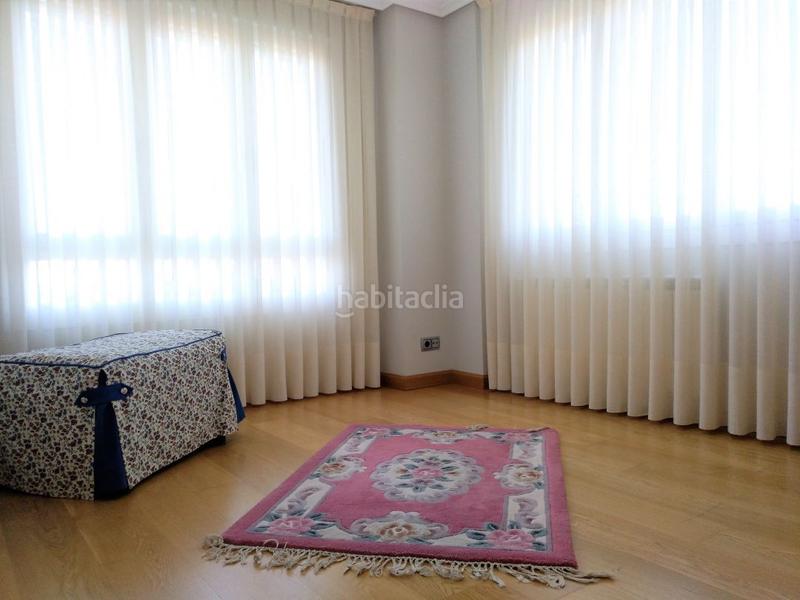 Foto e6524f43-c608-4f2b-8105-02661d11d5a4. Chalet impresionante chalet de lujo en el paseo de la carrera en Santo Domingo de la Calzada