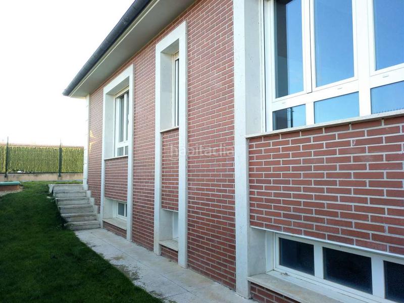 Foto eccc8f66-b62b-4055-95fe-7578770081af. Chalet impresionante chalet de lujo en el paseo de la carrera en Santo Domingo de la Calzada