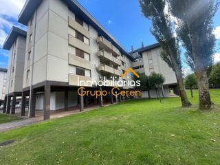 Pis a Ezcaray. Vivienda en urbanizacion cardizal con garaje cerrado