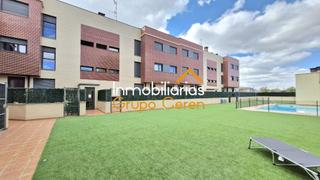 Miete Appartement in Santo Domingo de la Calzada. Precioso apartamento con plaza de garaje, trastero y piscina en