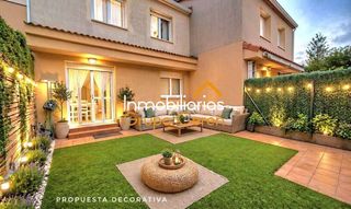 Casa a schiera in Azofra. Tu refugio entre viñedos chalet individual con jardín, piscina y