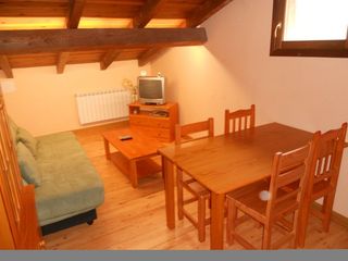 Apartment in Ojacastro. Atico en la plaza del pueblo