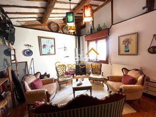 Haus in Villar de Torre. Casa de tres plantas en pueblo con monte