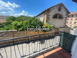 Alquiler Piso en Ezcaray. Piso de 3 habitaciones , baño, sala con terraza y cocina indepen