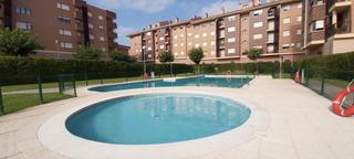 Pis  Avenida europa. Urbanizacion con piscina y zona verde