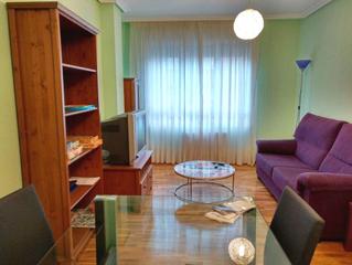 Apartament a Santo Domingo de la Calzada. Precioso apartamento, coqueto y muy luminoso en avenida principa
