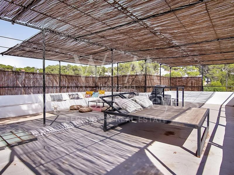 Foto c7047eae-78b2-4d50-a52c-5cc6d755cd28. Apartamento en calle grum de sal se vende piso 2 habitaciones con terraza y magníficas vistas en cala conta ibiza en Sant Josep de sa Talaia