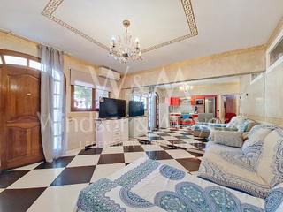 Appartamento in Calle josep tur i llaneras 14. Se vende piso de 3 habitaciones en cas serres con patio