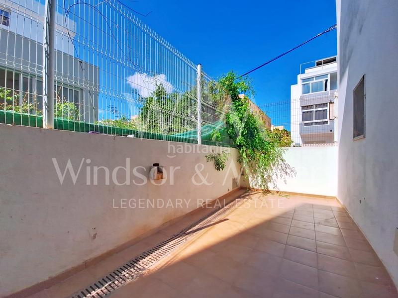 Foto 29f44165-e461-407d-b627-f45f438377a1. Piso en calle josep tur i llaneras 14 se vende piso de 3 habitaciones en cas serres con patio en Ibiza