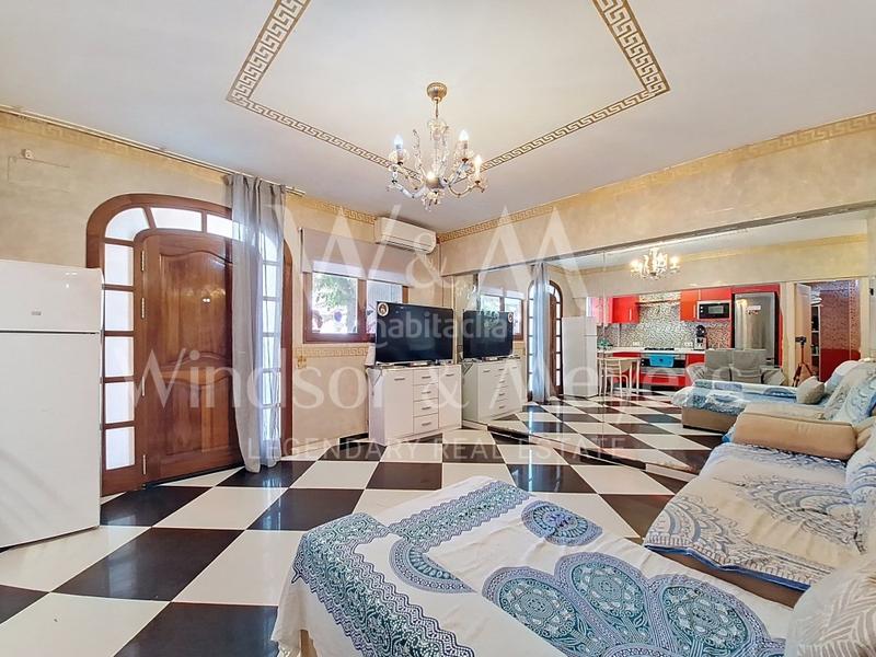 Foto b9baaafd-29cf-49e7-a61d-3cf57873ef90. Piso en calle josep tur i llaneras 14 se vende piso de 3 habitaciones en cas serres con patio en Ibiza
