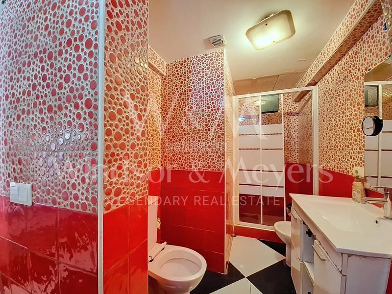 Foto fc800336-a36c-418b-a920-b82056284d98. Piso en calle josep tur i llaneras 14 se vende piso de 3 habitaciones en cas serres con patio en Ibiza