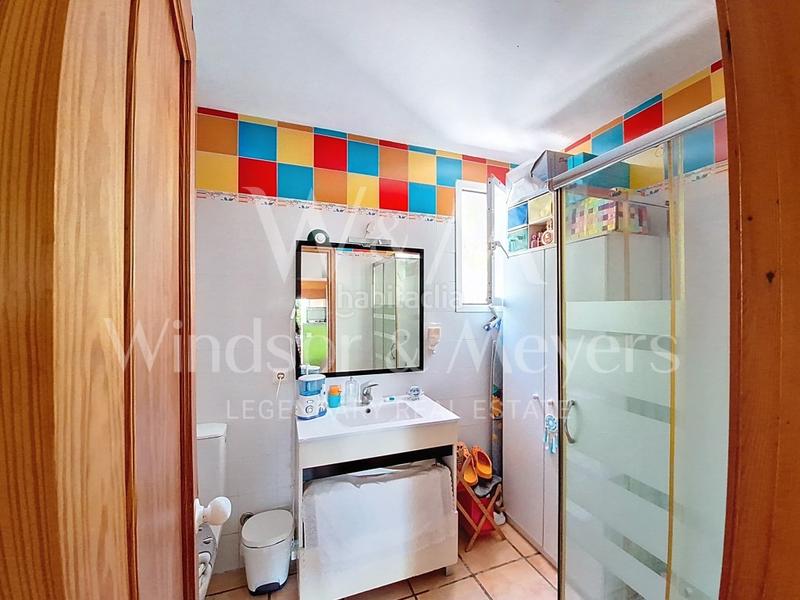 Foto 2f7a2b0d-c0dd-4c8a-a4d7-18865f7bc94e. Ático en calle club cala azul se vende ático en cala llenya con acceso directo al mar en Santa Eulària