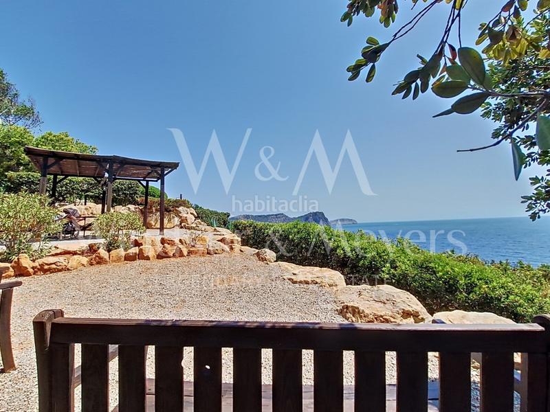 Foto 46af16ff-b0ce-4d3b-9ad6-f2bd39ee196e. Ático en calle club cala azul se vende ático en cala llenya con acceso directo al mar en Santa Eulària