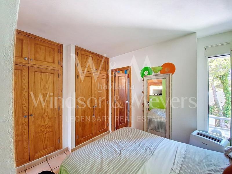 Foto a0b08008-18a2-49d0-8d8f-f247fb6671b8. Ático en calle club cala azul se vende ático en cala llenya con acceso directo al mar en Santa Eulària