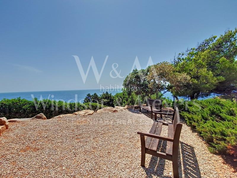 Foto a46d842f-66e3-436e-9a38-59140a59adf3. Ático en calle club cala azul se vende ático en cala llenya con acceso directo al mar en Santa Eulària