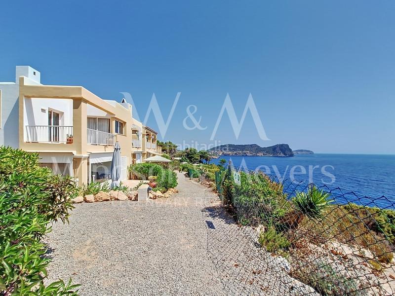 Foto ee146699-aaa3-466e-8505-8a0c276930f5. Ático en calle club cala azul se vende ático en cala llenya con acceso directo al mar en Santa Eulària