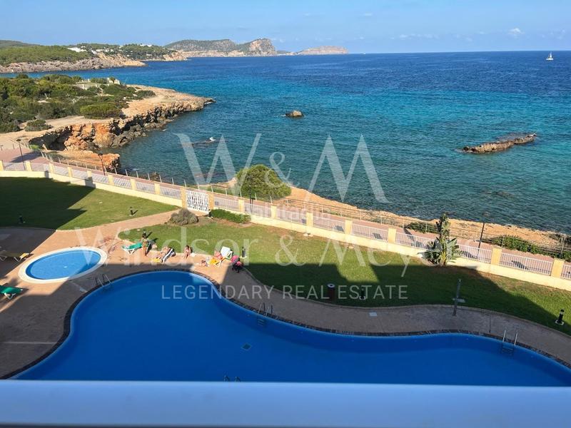 Foto 23e83cf0-5f25-42b0-b3b4-95370eeefab4. Piso en avenida des canar se vende ático en es canar en primera línea de mar en Santa Eulària