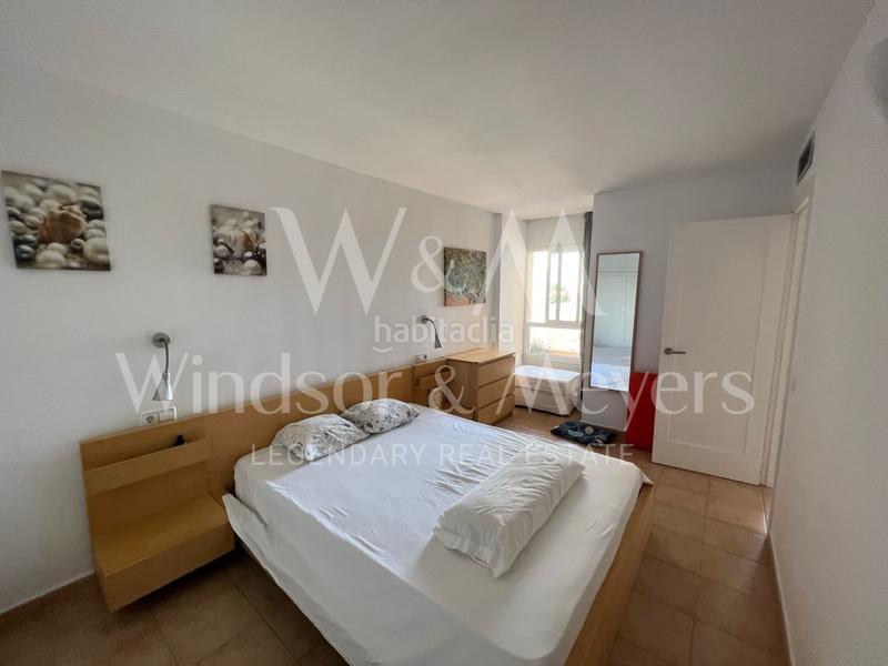 Foto 532ce458-6a81-4031-a472-4503c3f0f0ee. Piso en avenida des canar se vende ático en es canar en primera línea de mar en Santa Eulària